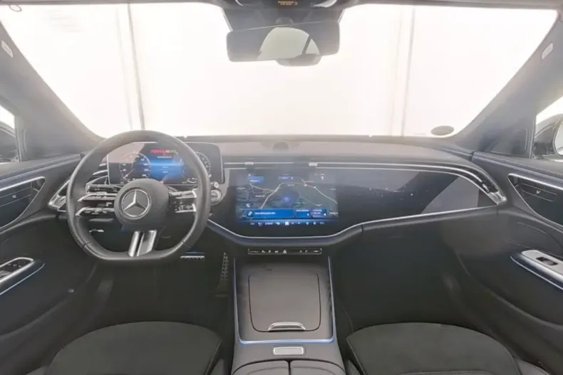 Mercedes-Benz E 300 (Clasa E) din 2024 cu 30.829 km - oferta MER185208 - foto 1