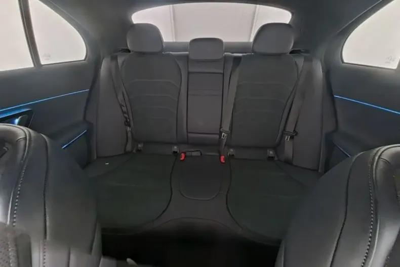 Mercedes-Benz E 300 (Clasa E) din 2024 cu 30.829 km - oferta MER185208 - foto 7