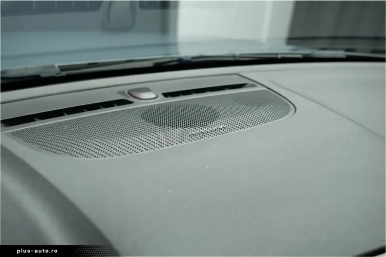 Volvo XC40 din 2022 cu 78.400 km - oferta VOL185217 - foto 27