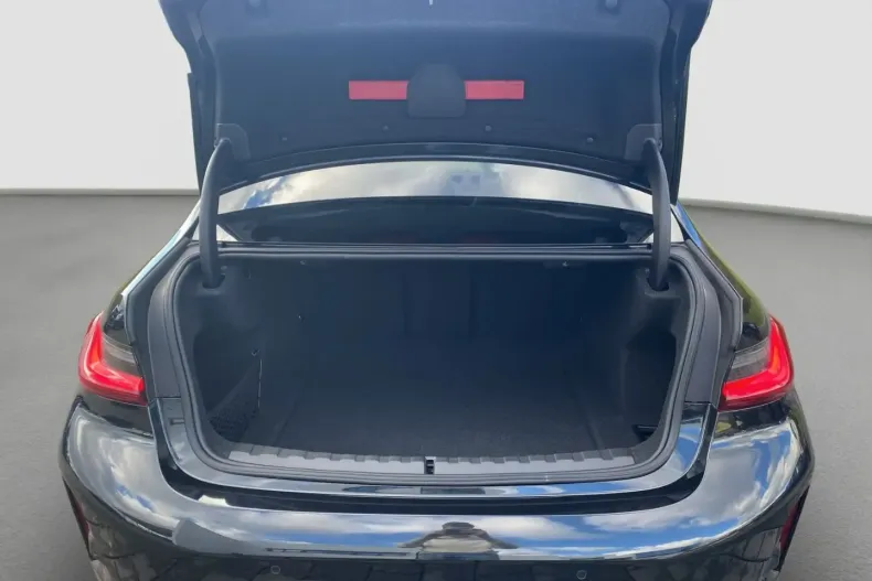 BMW 320 (Seria 3) din 2025 cu 5.233 km - oferta BMW185266 - foto 9