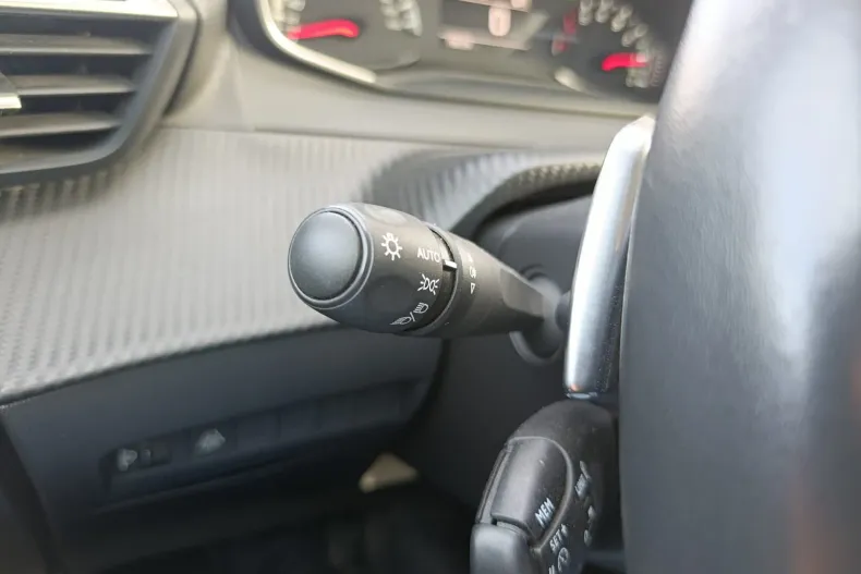 Peugeot 208 din 2023 cu 78.039 km - oferta PEU185336 - foto 13