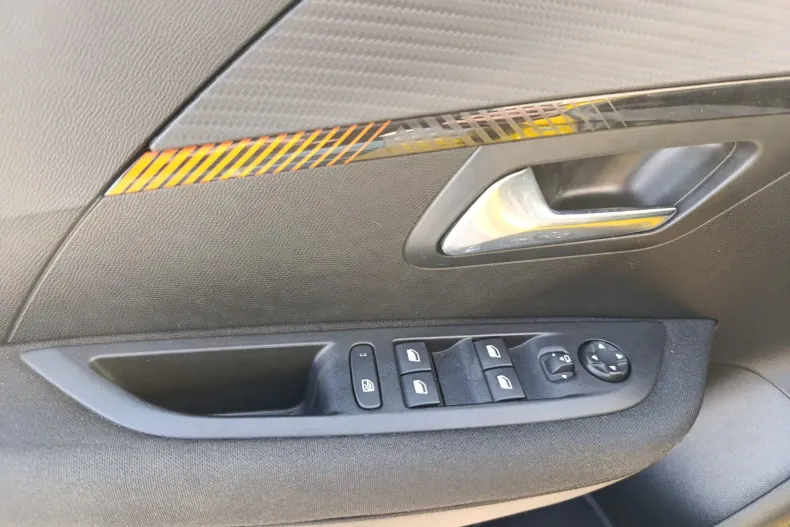 Peugeot 208 din 2023 cu 78.039 km - oferta PEU185336 - foto 15