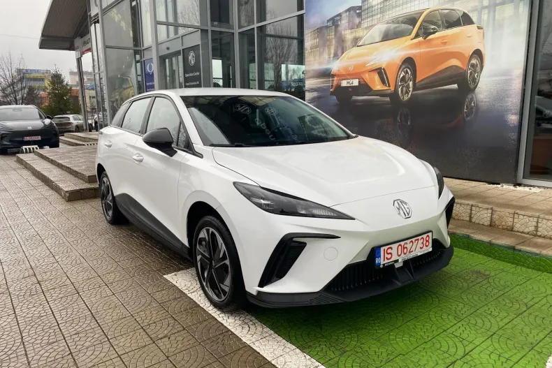 MG MG4 din 2025 cu 650 km - oferta MG0185338 - foto 1