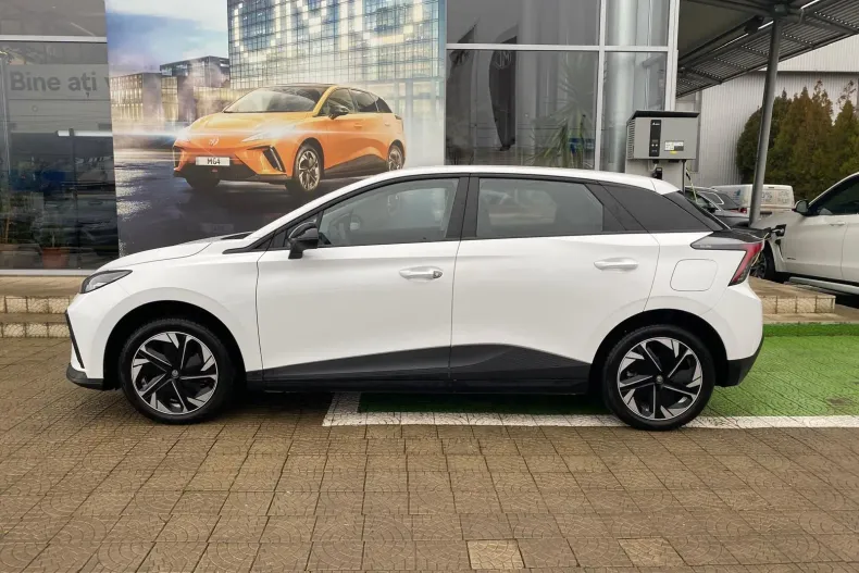 MG MG4 din 2025 cu 650 km - oferta MG0185338 - foto 4