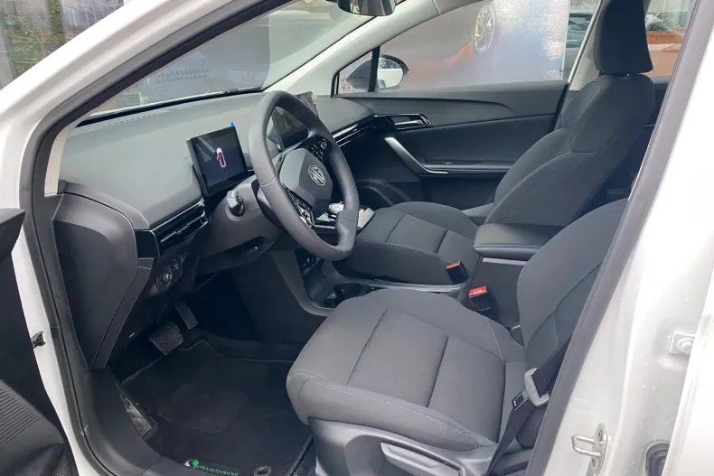 MG MG4 din 2025 cu 650 km - oferta MG0185338 - foto 7