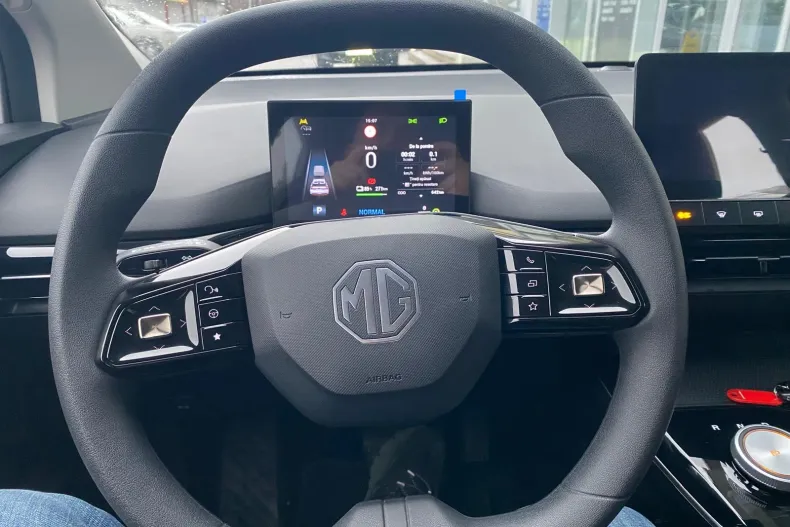 MG MG4 din 2025 cu 650 km - oferta MG0185338 - foto 15