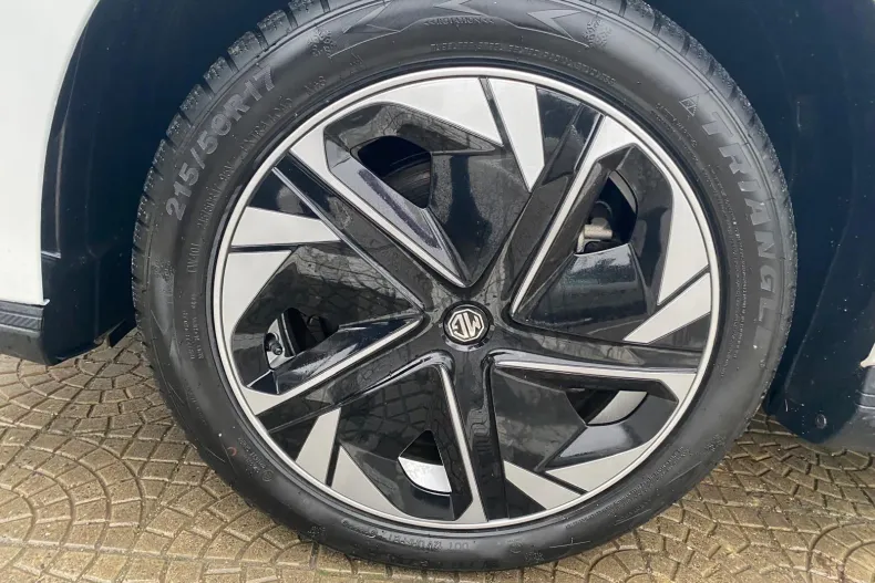 MG MG4 din 2025 cu 650 km - oferta MG0185338 - foto 30