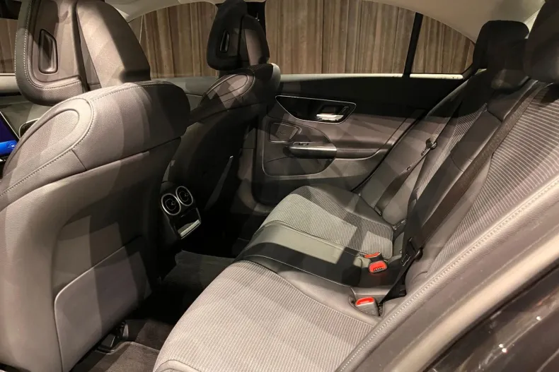 Mercedes-Benz C din 2023 cu 72.500 km - oferta MER185345 - foto 38