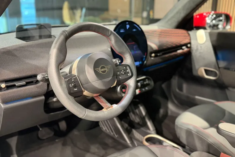 MINI Cooper SE din 2024 cu 31.500 km - oferta MIN185346 - foto 25