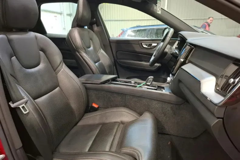 Volvo XC60 din 2021 cu 62.733 km - oferta VOL185379 - foto 6