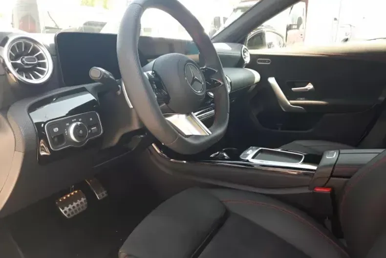 Mercedes-Benz CLA 250 (Clasa CLA) din 2023 cu 21.970 km - oferta MER185400 - foto 9