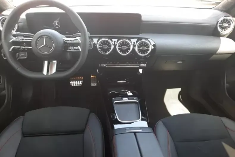 Mercedes-Benz CLA 250 (Clasa CLA) din 2023 cu 21.970 km - oferta MER185400 - foto 11