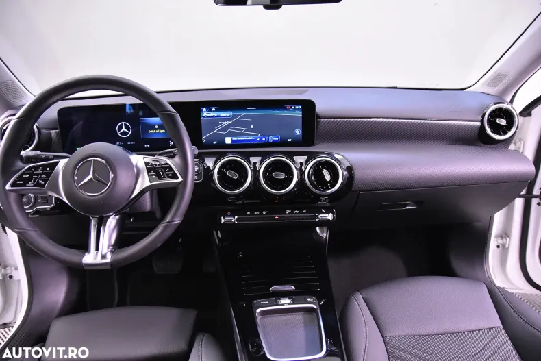 Mercedes-Benz A 200 (Clasa A) din 2024 cu 10.570 km - oferta MER185458 - foto 10