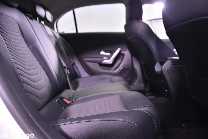 Mercedes-Benz A 200 (Clasa A) din 2024 cu 10.570 km - oferta MER185458 - foto 13