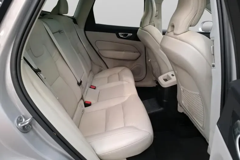 Volvo XC60 din 2022 cu 46.607 km - oferta VOL185470 - foto 7