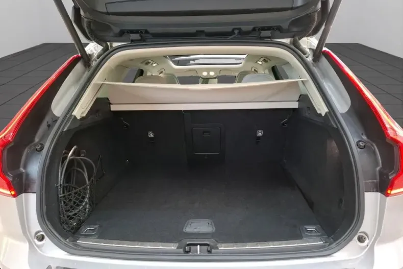 Volvo XC60 din 2022 cu 46.607 km - oferta VOL185470 - foto 8