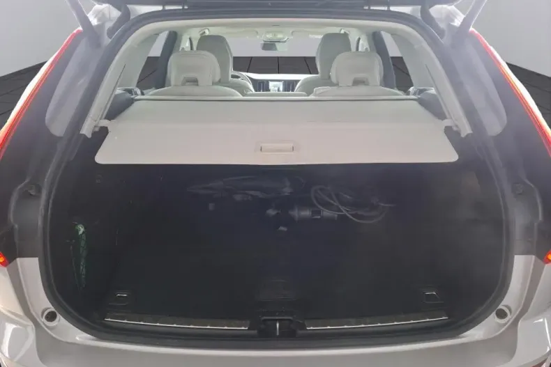 Volvo XC60 din 2022 cu 55.243 km - oferta VOL185471 - foto 9