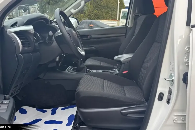 Toyota Hilux din 2024 cu 11.000 km - oferta TOY185500 - foto 6