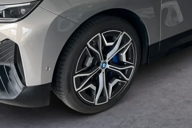 BMW iX (Seria i) din 2022 cu 12.900 km - oferta BMW185524 - foto 6