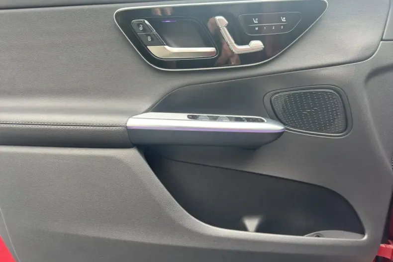 Mercedes-Benz GLC 300 (Clasa GLC) din 2023 cu 13.733 km - oferta MER185574 - foto 13