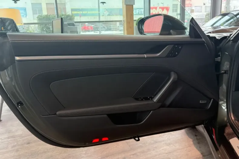 Porsche 992 din 2024 cu 5.848 km - oferta POR185578 - foto 6