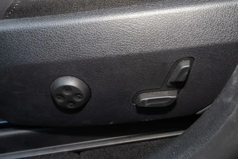 Mercedes-Benz GLC 200 (Clasa GLC) din 2025 cu 29.086 km - oferta MER185606 - foto 10