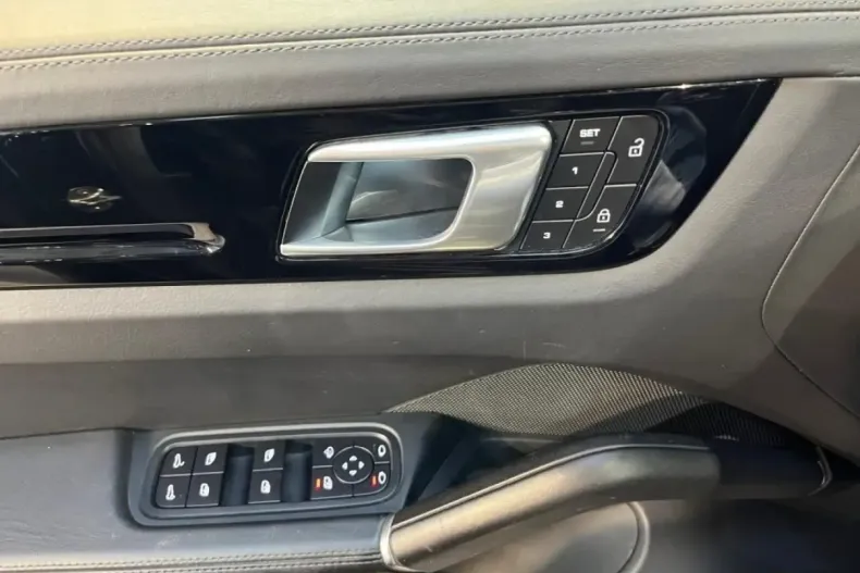 Porsche Cayenne din 2022 cu 63.843 km - oferta POR185614 - foto 16