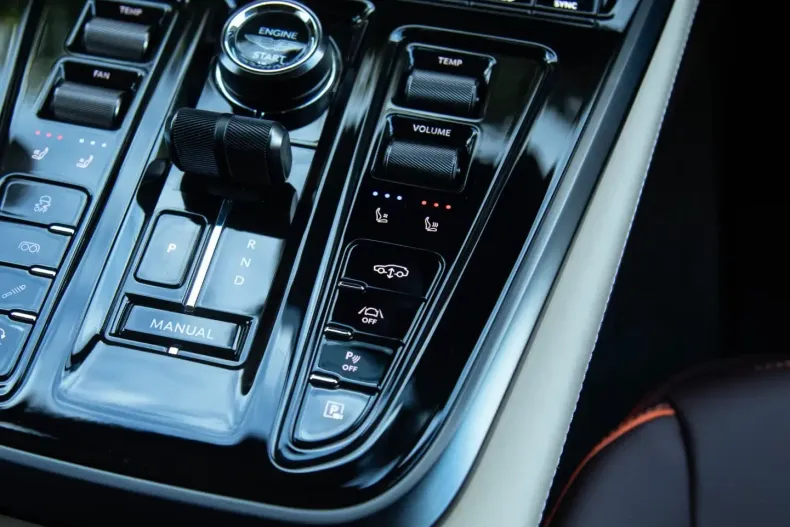 Aston Martin DBX din 2025 cu 9.800 km - oferta AST185615 - foto 15