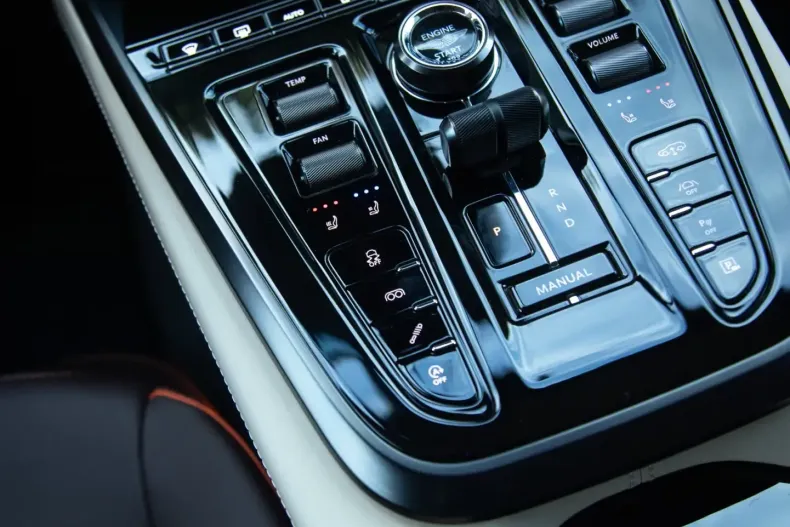 Aston Martin DBX din 2025 cu 9.800 km - oferta AST185615 - foto 22