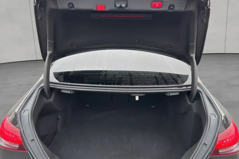 Mercedes-Benz E 300 (Clasa E) din 2022 cu 74.622 km - oferta MER185616 - foto 5