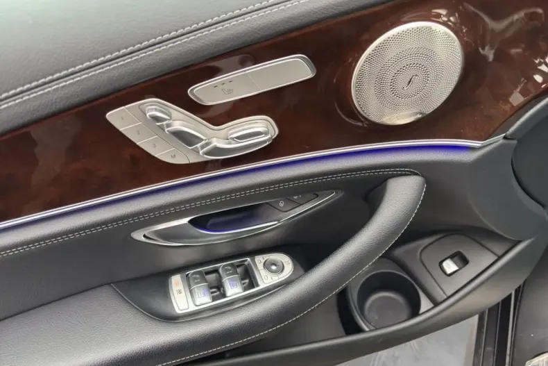 Mercedes-Benz E 300 (Clasa E) din 2022 cu 74.622 km - oferta MER185616 - foto 17