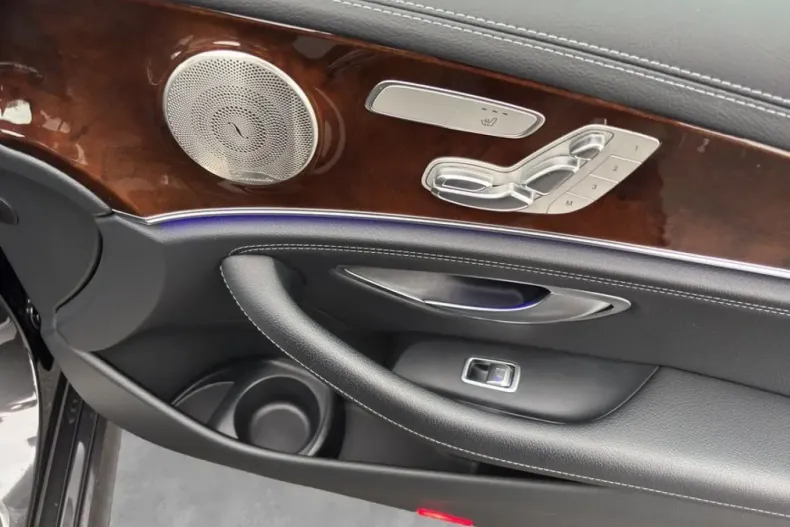 Mercedes-Benz E 300 (Clasa E) din 2022 cu 74.622 km - oferta MER185616 - foto 20