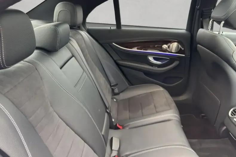 Mercedes-Benz E 300 (Clasa E) din 2022 cu 74.622 km - oferta MER185616 - foto 21