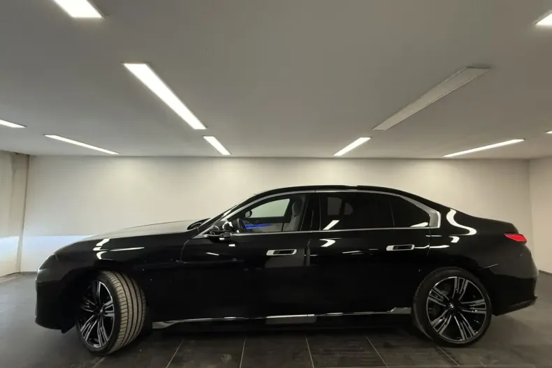 BMW 750 (Seria 7) din 2025 cu 4.965 km - oferta BMW185619 - foto 3