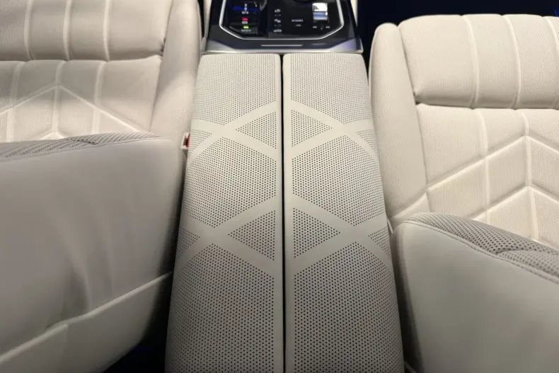 BMW 750 (Seria 7) din 2025 cu 4.965 km - oferta BMW185619 - foto 26