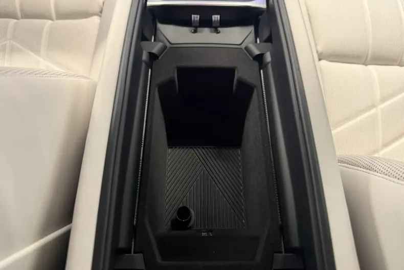 BMW 750 (Seria 7) din 2025 cu 4.965 km - oferta BMW185619 - foto 27