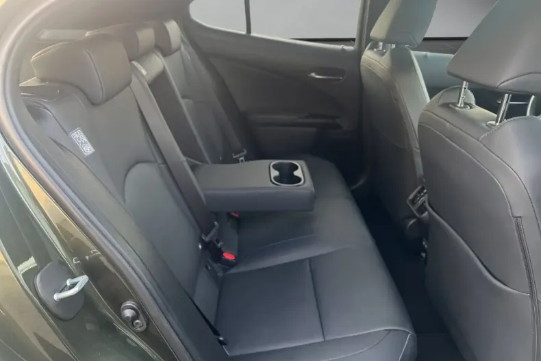 Lexus UX din 2023 cu 16.301 km - oferta LEX185633 - foto 17