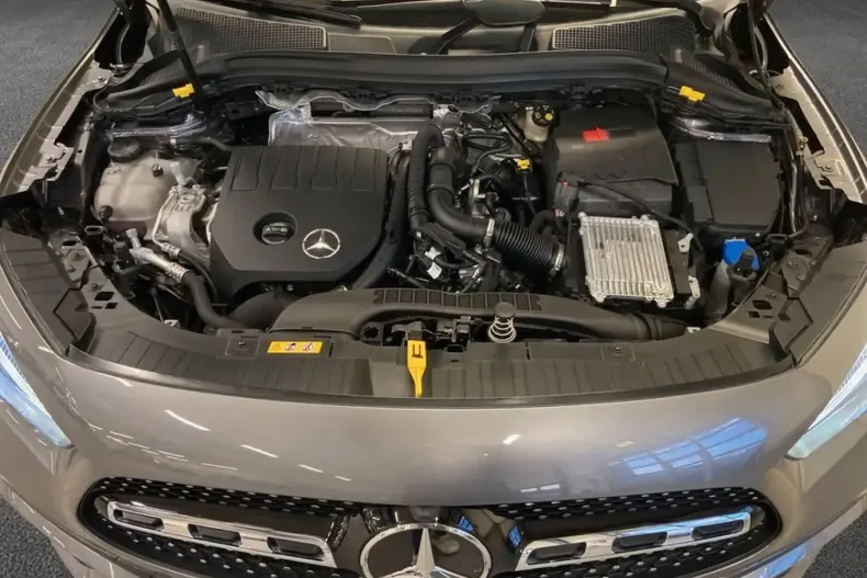 Mercedes-Benz GLA 180 (Clasa GLA) din 2024 cu 12.094 km - oferta MER185648 - foto 8