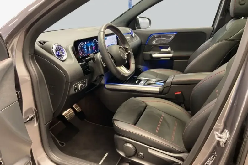 Mercedes-Benz GLA 180 (Clasa GLA) din 2024 cu 12.094 km - oferta MER185648 - foto 10