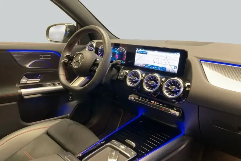 Mercedes-Benz GLA 180 (Clasa GLA) din 2024 cu 12.094 km - oferta MER185648 - foto 16