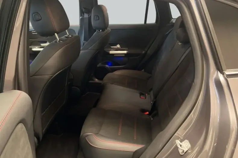 Mercedes-Benz GLA 180 (Clasa GLA) din 2024 cu 8.276 km - oferta MER185655 - foto 9