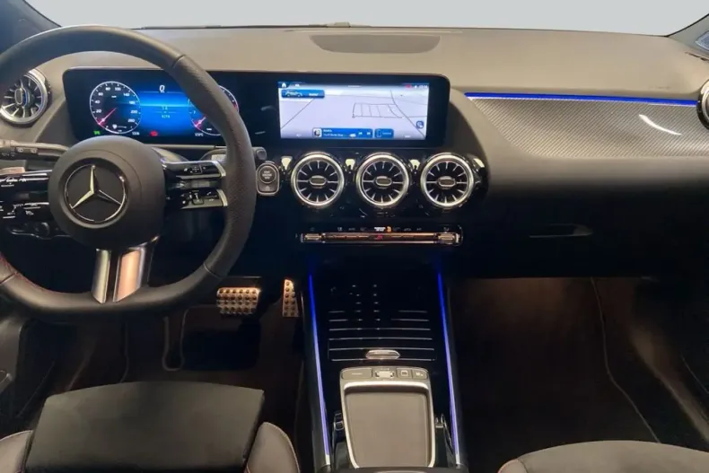 Mercedes-Benz GLA 180 (Clasa GLA) din 2024 cu 8.276 km - oferta MER185655 - foto 10