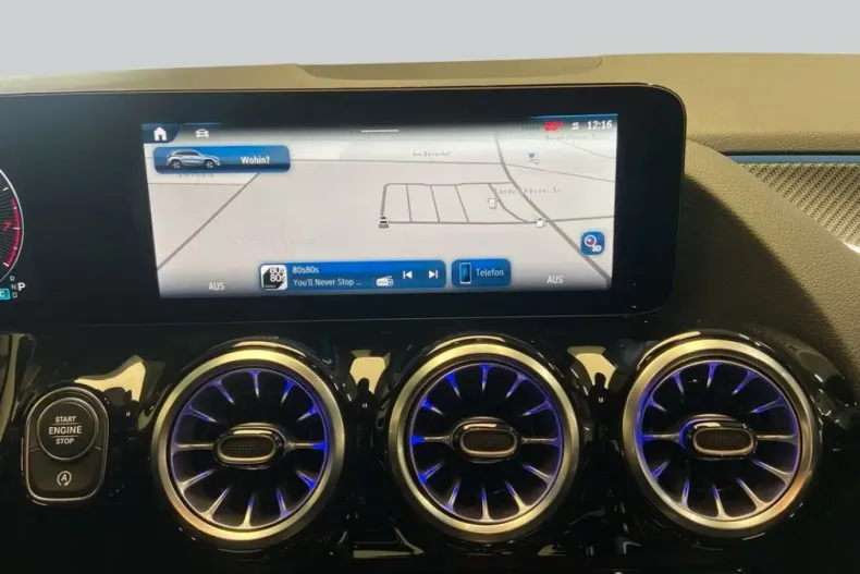 Mercedes-Benz GLA 180 (Clasa GLA) din 2024 cu 8.276 km - oferta MER185655 - foto 13