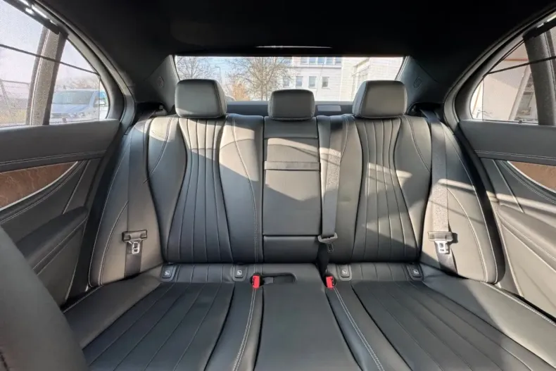 Mercedes-Benz E 300 (Clasa E) din 2022 cu 99.890 km - oferta MER185657 - foto 16