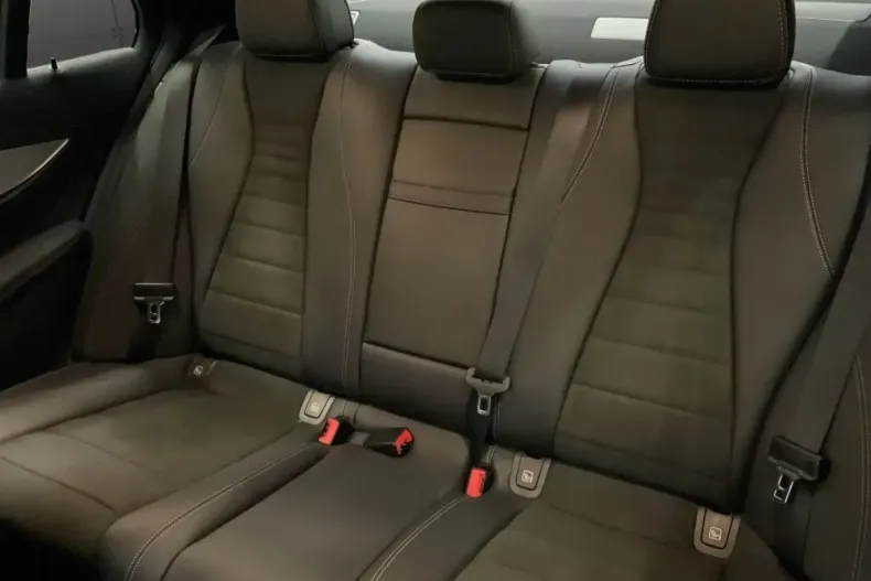 Mercedes-Benz E 300 (Clasa E) din 2021 cu 31.395 km - oferta MER185658 - foto 6