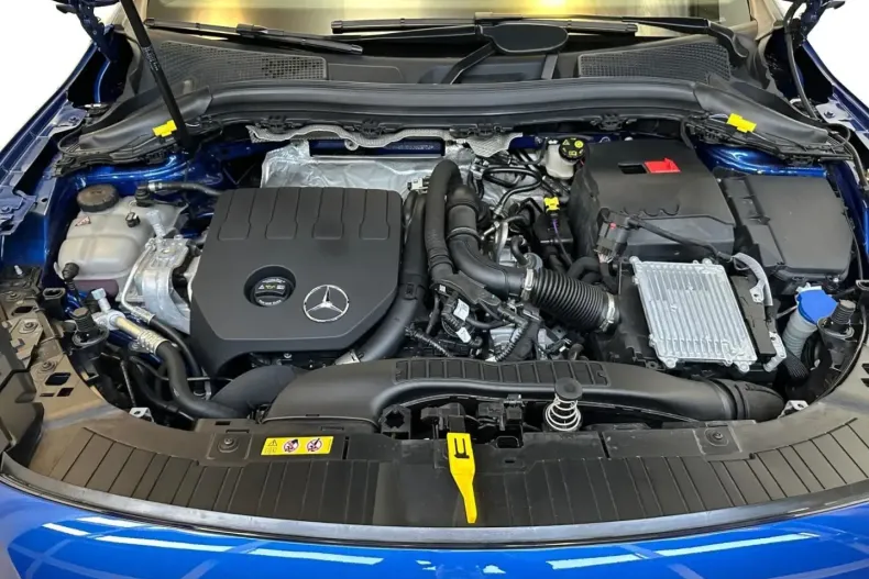 Mercedes-Benz GLA 180 (Clasa GLA) din 2024 cu 12.676 km - oferta MER185659 - foto 7