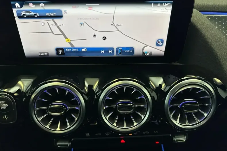 Mercedes-Benz GLA 180 (Clasa GLA) din 2024 cu 12.676 km - oferta MER185659 - foto 10