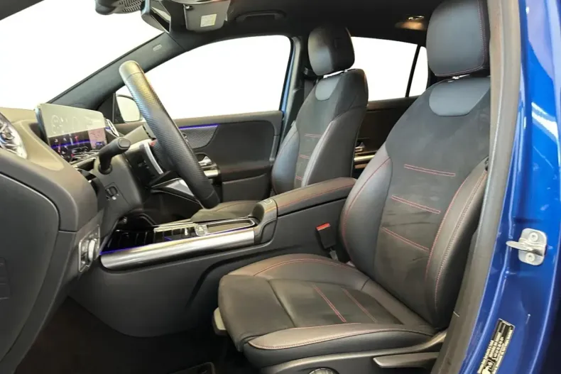 Mercedes-Benz GLA 180 (Clasa GLA) din 2024 cu 12.676 km - oferta MER185659 - foto 13