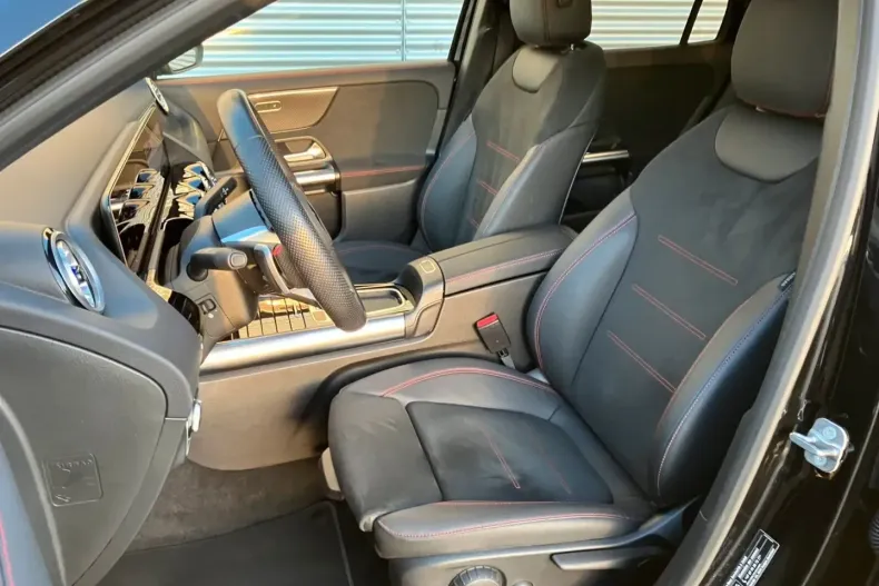 Mercedes-Benz GLA 180 (Clasa GLA) din 2024 cu 12.800 km - oferta MER185661 - foto 6