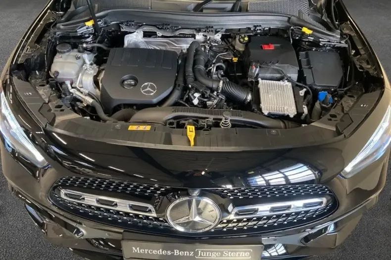 Mercedes-Benz GLA 180 (Clasa GLA) din 2024 cu 15.735 km - oferta MER185665 - foto 8